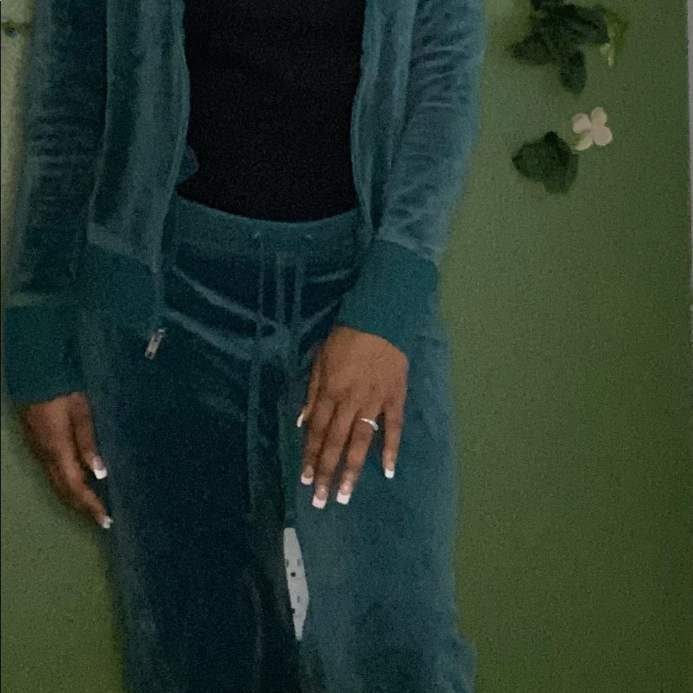 Matching Set - Picture 2 of 3